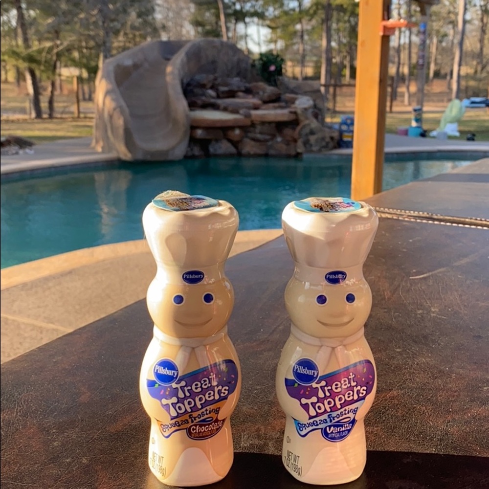 For collectors only- frosting is expired NIB
